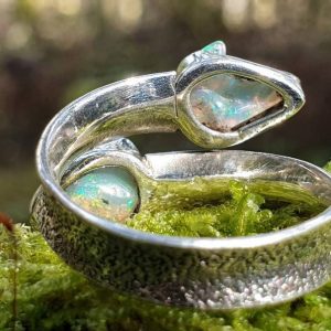deux opales d'Ethiopie montée en bague, support argent massif