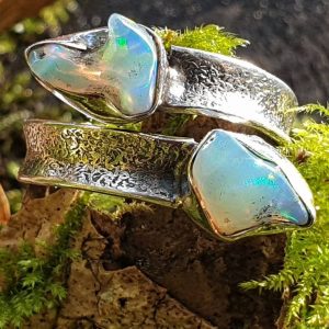 deux opales d'Ethiopie montée en bague, support argent massif