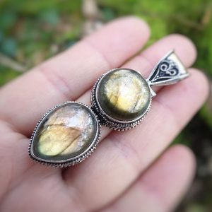 labradorite double en pendentif épais de style baroque