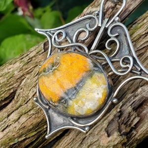 Pendentif en jaspe bumble bee ou jaspe bourdon. Pendentif tribal en pierre naturelle.