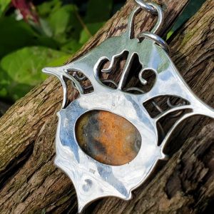 Pendentif en jaspe bumble bee ou jaspe bourdon. Pendentif tribal en pierre naturelle.