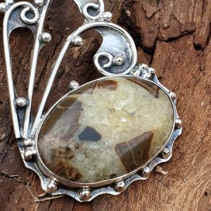 Pendentif en pierre de septaria, une pierre d'ancrage