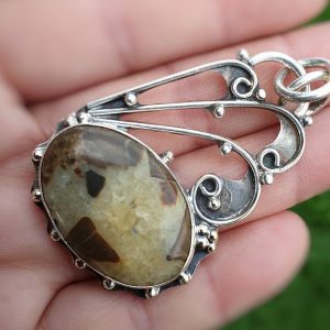 Pendentif en pierre de septaria, une pierre d'ancrage