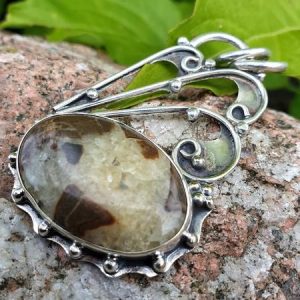 Pendentif en pierre de septaria, une pierre d'ancrage
