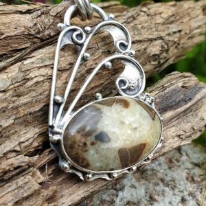 Pendentif en pierre de septaria, une pierre d'ancrage
