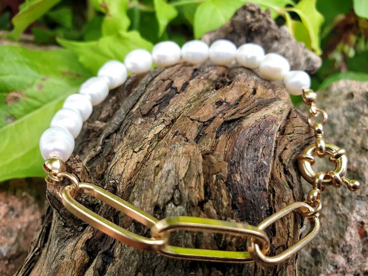Bracelet perles de culture, perles d'eau douce et chaîne dorée - Brin