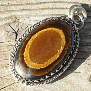 Pendentif en oeil de tigre, d'une qualité rare et exceptionnelle, pierre naturelle de protection