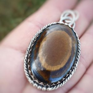 Pendentif en oeil de tigre, d'une qualité rare et exceptionnelle, pierre naturelle de protection
