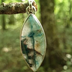 Pendentif quantum quattro, une pierre rare.