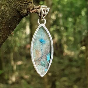 Pendentif quantum quattro, une pierre rare.