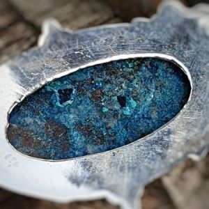 pendentif shattuckite, pierre naturelle bleue et rare
