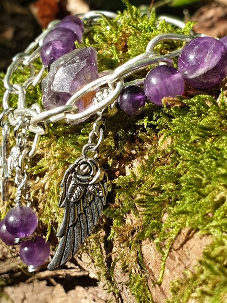 bracelet en améthyste, dans le style gipsy boho avec ses chaînes aux larges maillons en argent. Pierres d'améthystes naturelles.