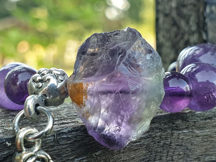 bracelet en améthyste, dans le style gipsy boho avec ses chaînes aux larges maillons en argent. Pierres d'améthystes naturelles.