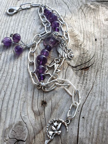 bracelet en améthyste, dans le style gipsy boho avec ses chaînes aux larges maillons en argent. Pierres d'améthystes naturelles.