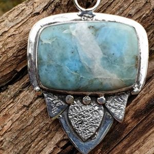 Pendentif en pierre naturelle de larimar, un bleu caraibes