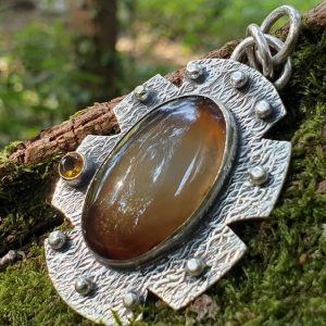Agate du montana véritable, montée sur pendentif tribal original