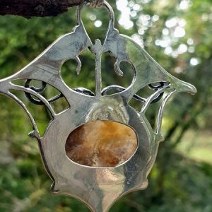 Pendentif en agate plume, pierre naturelle, montée en pendentif au look tribal