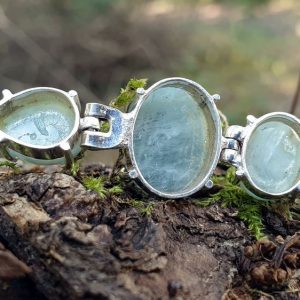 Pendentif aigue marine ou aquamarine, plaqué argent. Pierre naturelle.