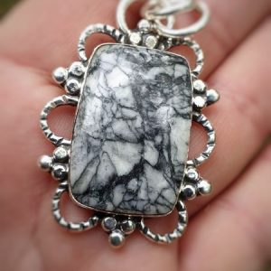 pendentif pinolite, en argent et au look vintage