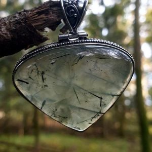 Pendentif en pierre naturelle, prehnite sur épidote
