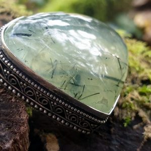 Pendentif en pierre naturelle, prehnite sur épidote