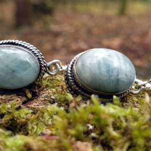 Paire de boucles d'oreilles en aigue marine, ou aquamarine, façon vintage baroque