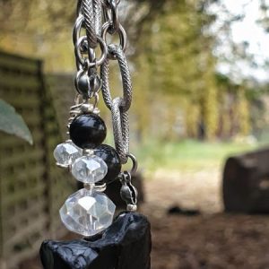 bracelet en obsidienne brute et perle de verre, très gipsy boho