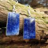 boucles d'oreilles en sodalite, pierre naturelle d'un bleu profond
