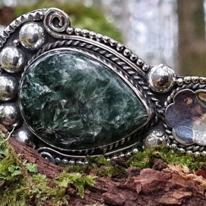 Pendentif en séraphinite, pierre des anges, pierre naturelle verte
