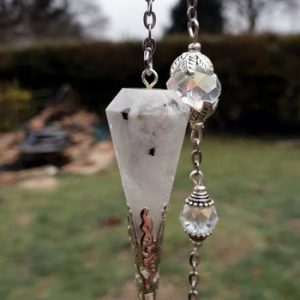 Pendule elfique en pierre de lune parsemé de perles en verre autrichien pour radiesthésie, voyance, reiki