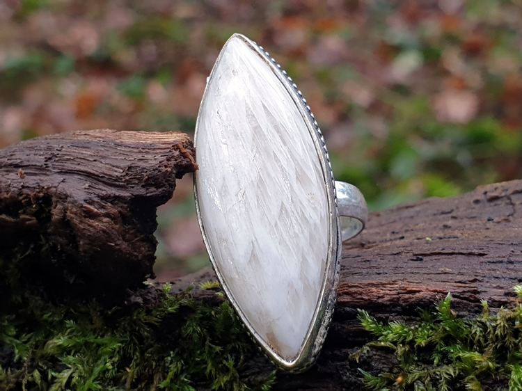 bague taille 51 en scolécite, pierre blanche naturelle