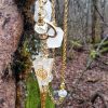 collier pendule en cristal de roche, inspiration elfique à l'effigie des symboles reiki usui