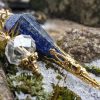 Pendule en véritable lapis lazuli, d'inspiration elfique, parsemé de perles de verre autrichien