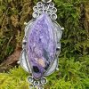 Pendentif en charoite, pierre naturelle en provenance de Russie.