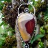 Jaspe mokaïte ou mookaite monté en pendentif