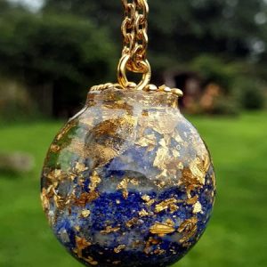 pendentif sphère en lapis lazuli et feuille d'or