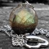 bulle de labradorite feu, résine époxy avec laiton
