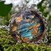 Labradorite bleue moulée dans pendentif en résine