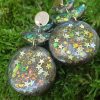 glitter holographique sur boucles d'oreilles galaxie croissants de lune