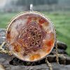 pendentif en cornaline et fleur de vie, artisanat français