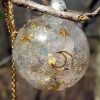 cristal de roche en pendentif talisman, magie féérique, céleste