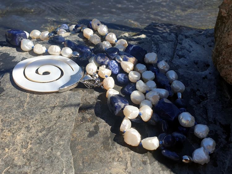 Long Collier-châle Réglable Avec Perles De Culture Bleues Et Blanches - Modulable - Sans Marque