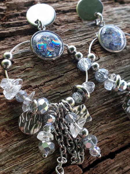 Boucles D'Oreilles Créoles Luminia - Acier Argenté Avec Pendentifs En Résine, Design Artisanal Moderne | Bijou Élégant Et Léger